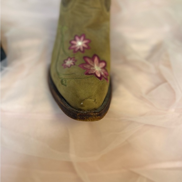 Circle G Embroidered Tan Cowboy Boots with Pink Flowers Snip Toe  NWOT Size 9.5 - Picture 9 of 16